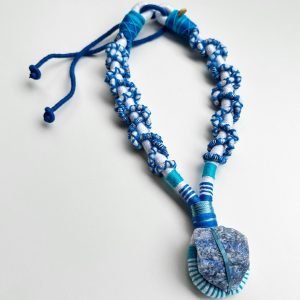 Colar Azul Trama